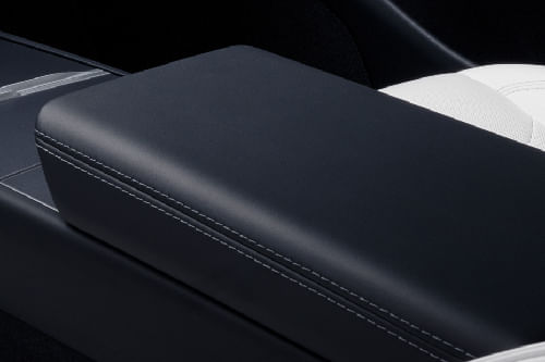 موديل Y Front Center Divider