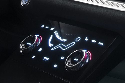 Front AC Controls of بيستون B70